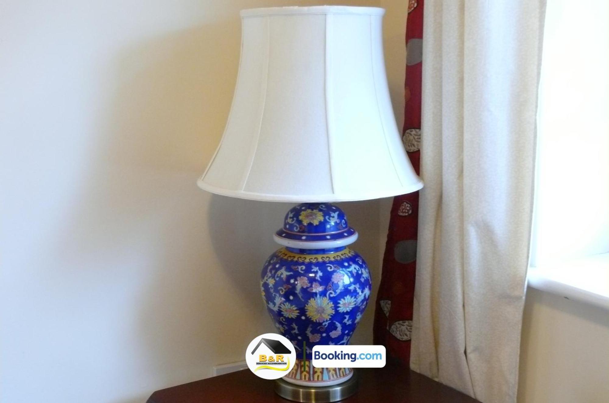 3 Bedroom House By B And R Serviced Accommodation Amesbury With Super Fast Wi-Fi 145Mbps Exterior foto
