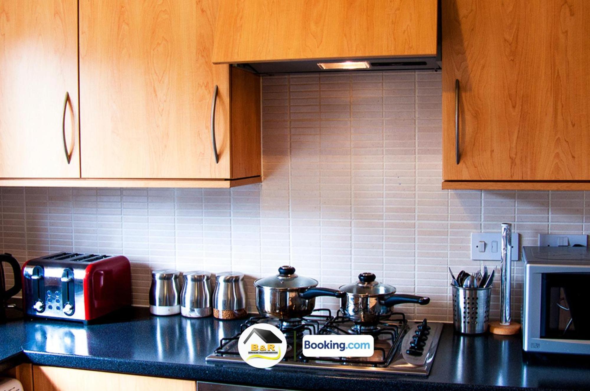 3 Bedroom House By B And R Serviced Accommodation Amesbury With Super Fast Wi-Fi 145Mbps Exterior foto